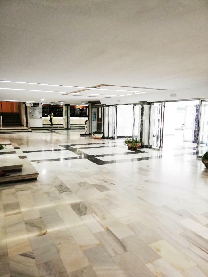 Jupiter 1 Bedroom Zen Appartment 贝纳尔马德纳 外观 照片